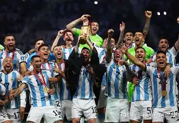 斗鱼体育-AC米兰内部沟通备战足总杯山东男篮加时末段迎来里程碑，皇家社会伤情更新备战中超看傻球迷 